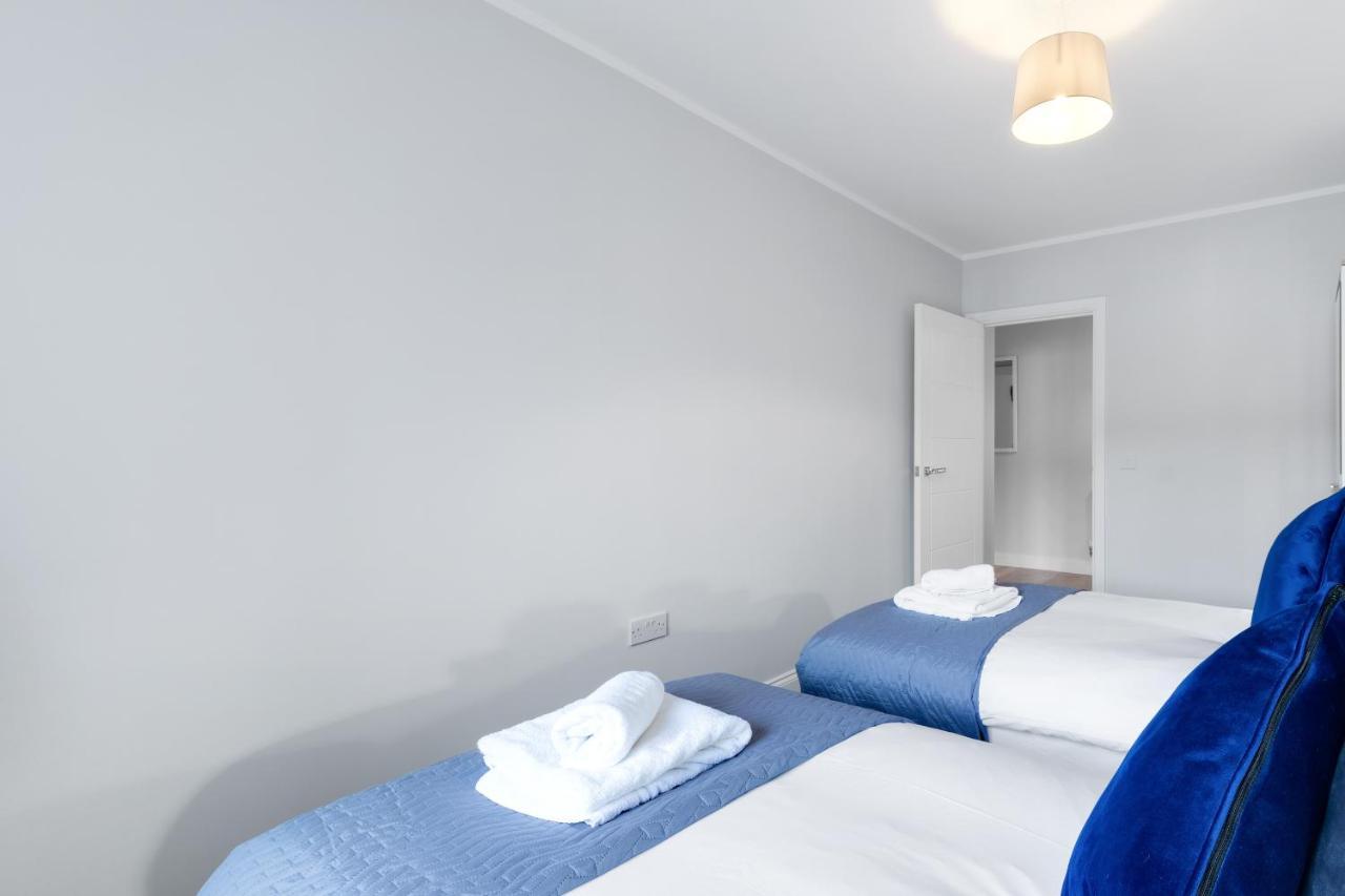 2 Bedroom Penthouse With Parking High Wycombe By 360Stays 외부 사진
