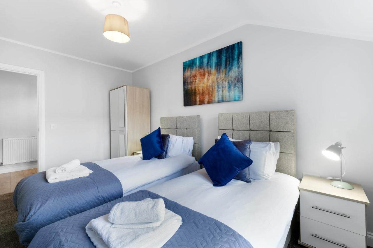2 Bedroom Penthouse With Parking High Wycombe By 360Stays 외부 사진