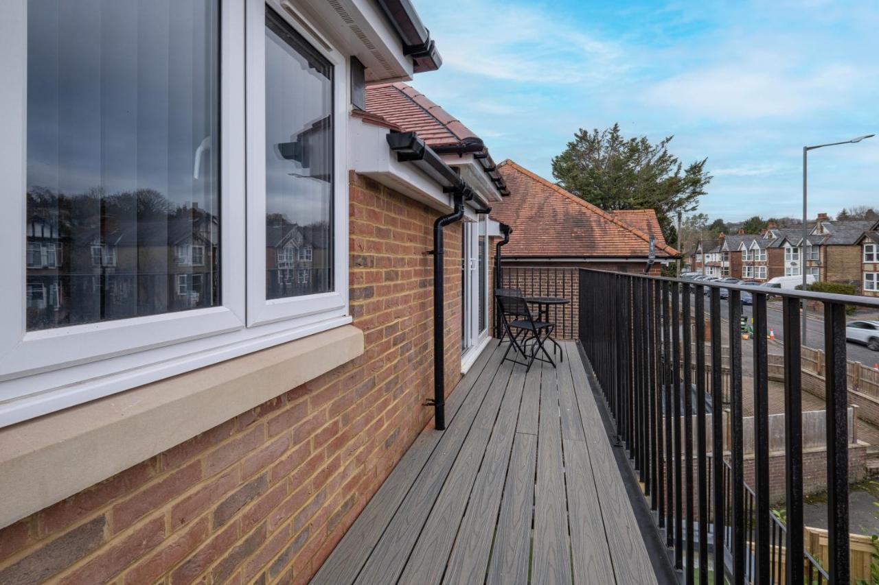 2 Bedroom Penthouse With Parking High Wycombe By 360Stays 외부 사진