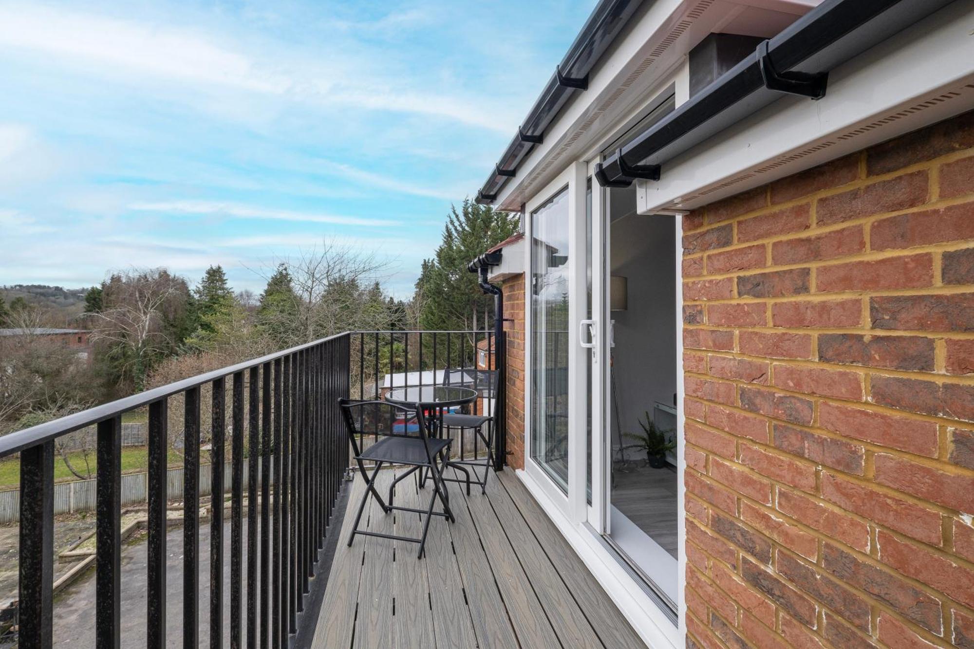 2 Bedroom Penthouse With Parking High Wycombe By 360Stays 외부 사진