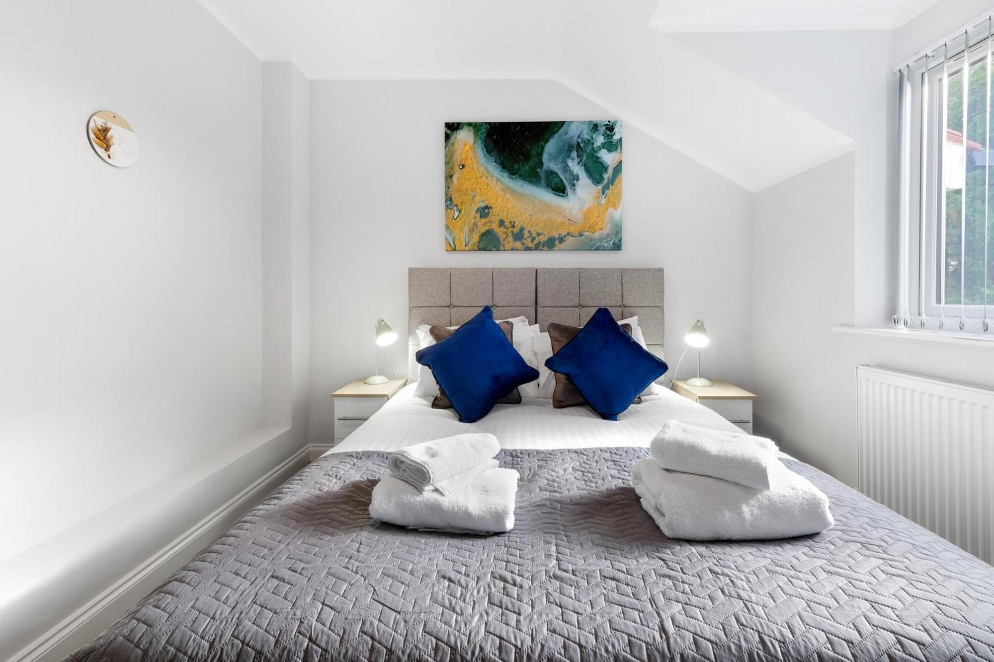 2 Bedroom Penthouse With Parking High Wycombe By 360Stays 외부 사진