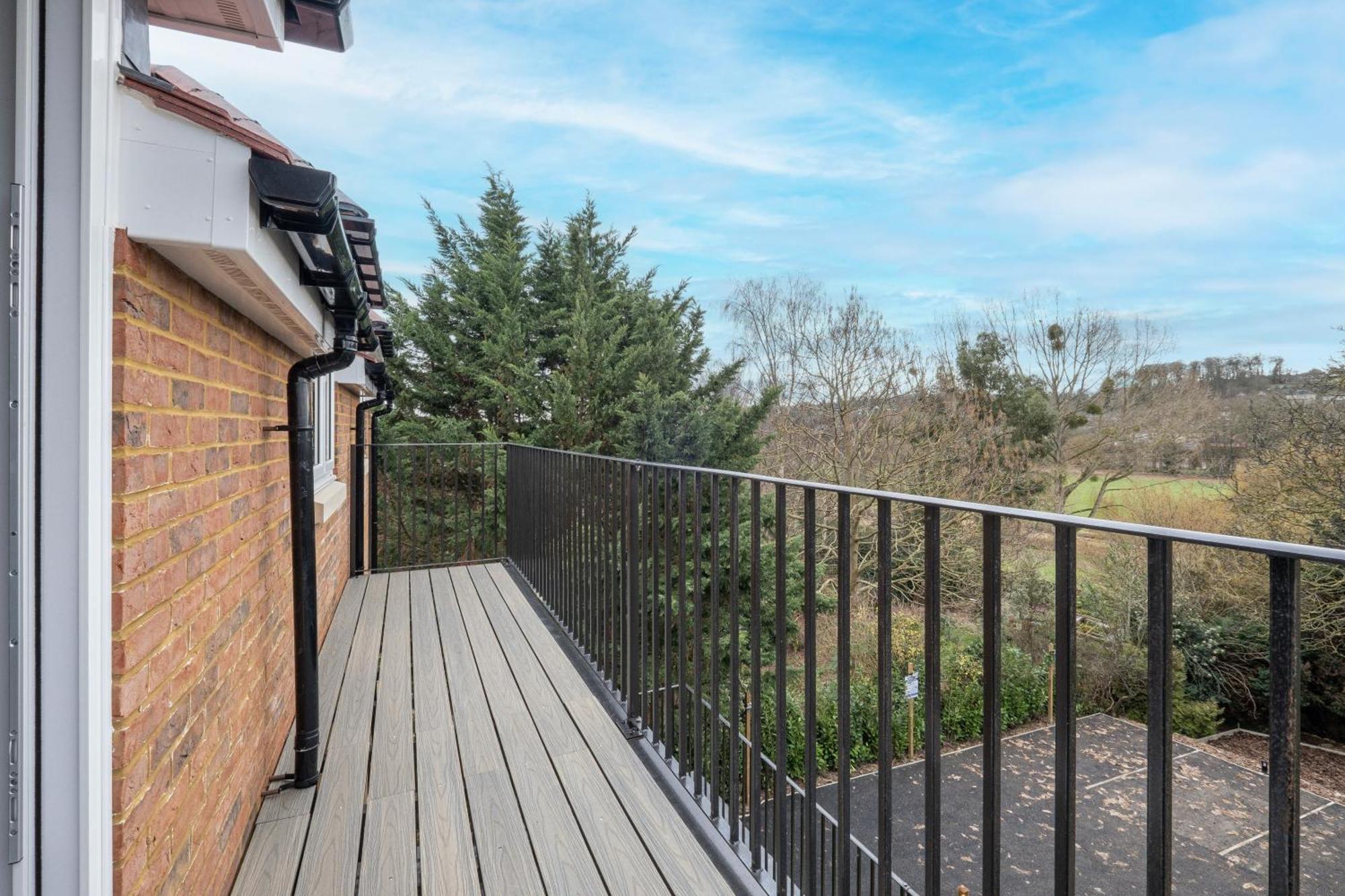2 Bedroom Penthouse With Parking High Wycombe By 360Stays 외부 사진