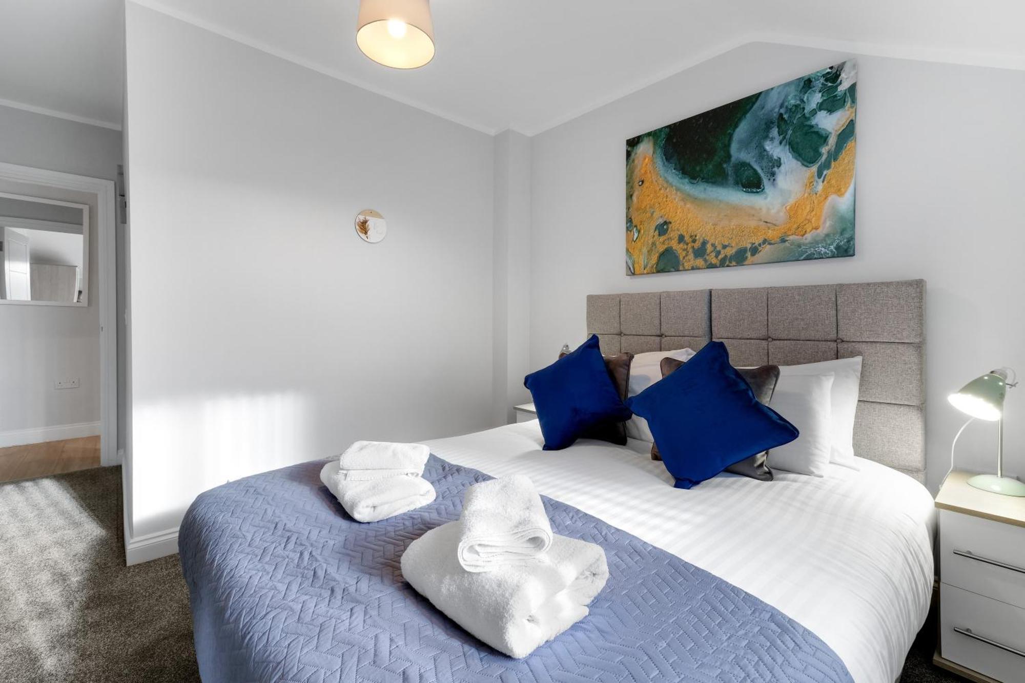 2 Bedroom Penthouse With Parking High Wycombe By 360Stays 외부 사진