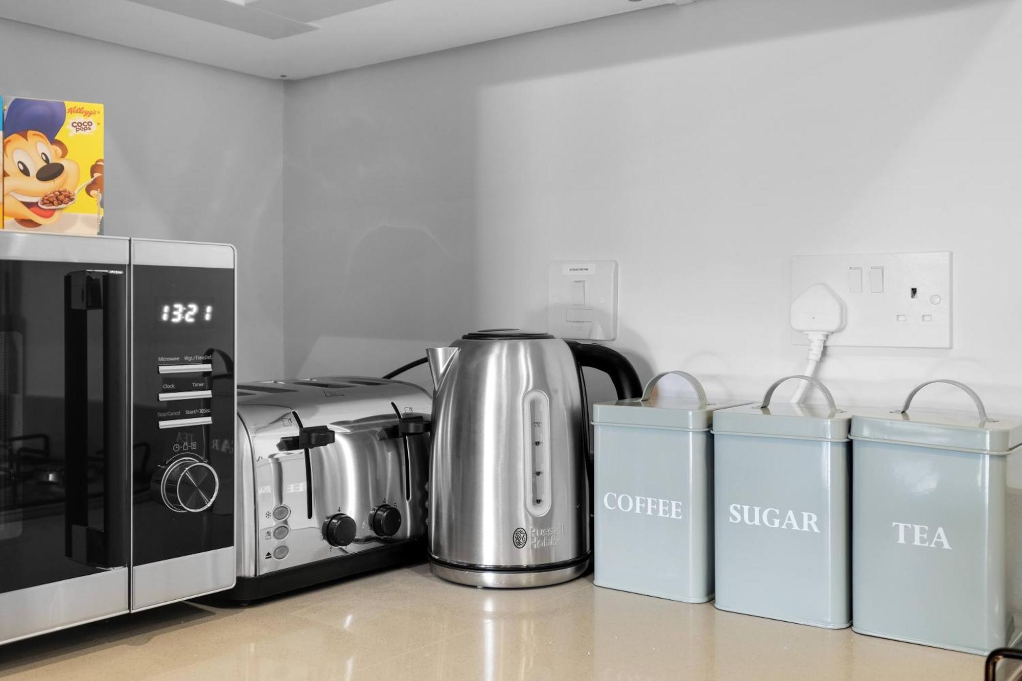 2 Bedroom Penthouse With Parking High Wycombe By 360Stays 외부 사진