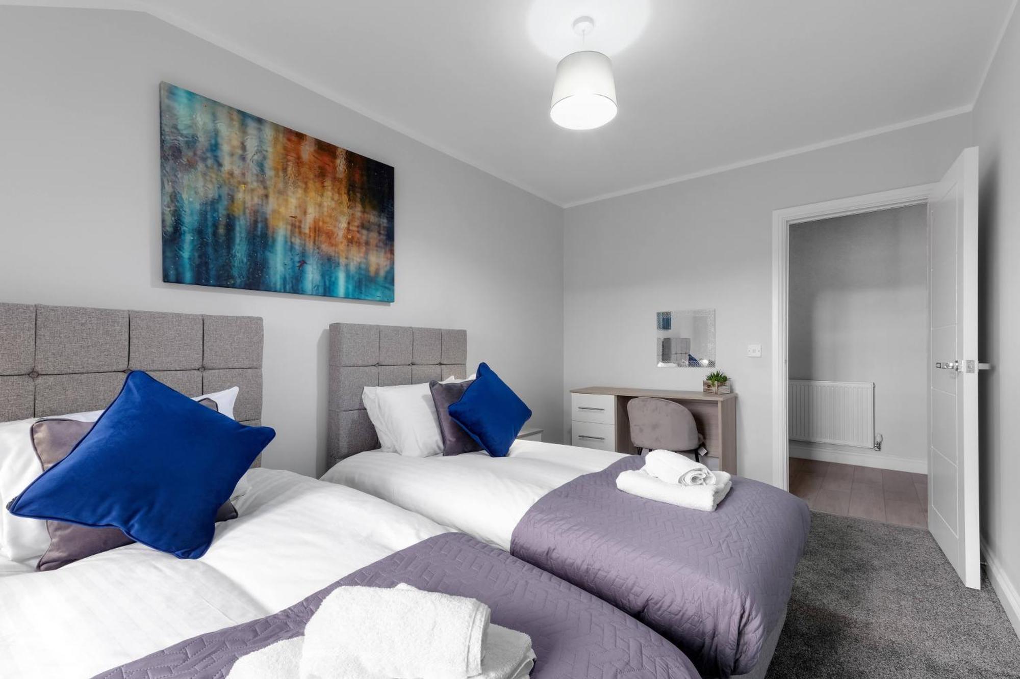 2 Bedroom Penthouse With Parking High Wycombe By 360Stays 외부 사진