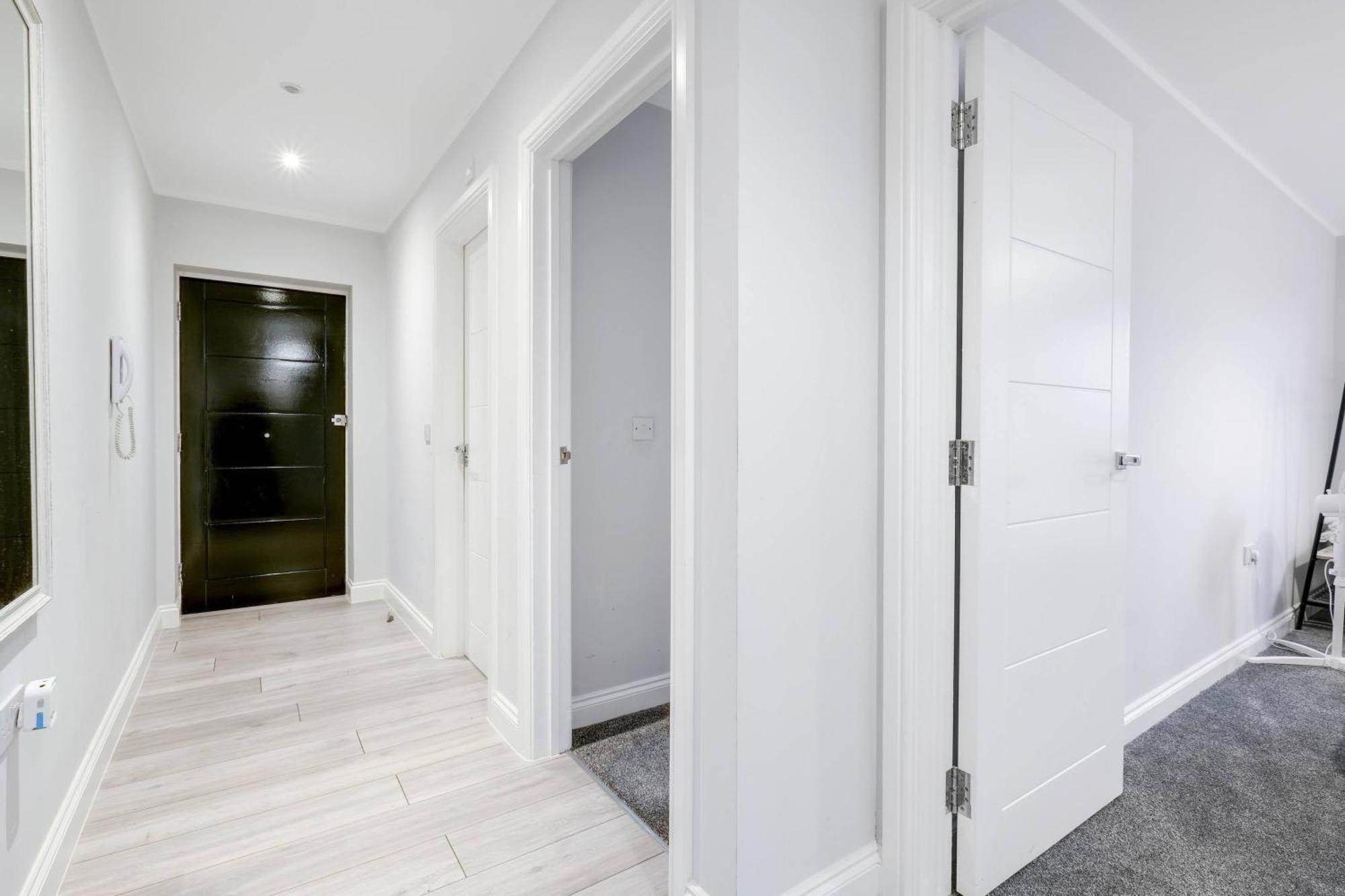 2 Bedroom Penthouse With Parking High Wycombe By 360Stays 외부 사진