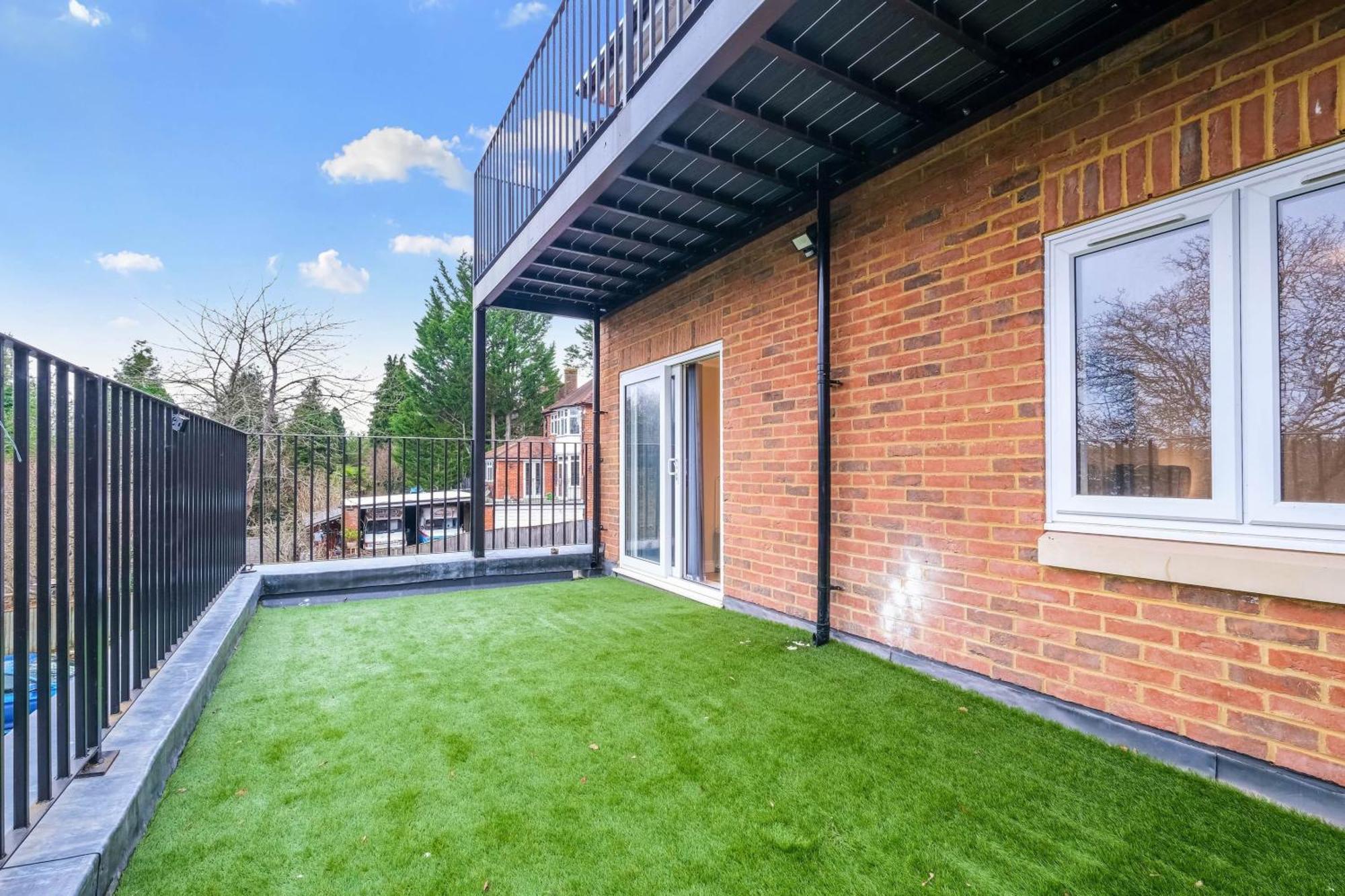 2 Bedroom Penthouse With Parking High Wycombe By 360Stays 외부 사진