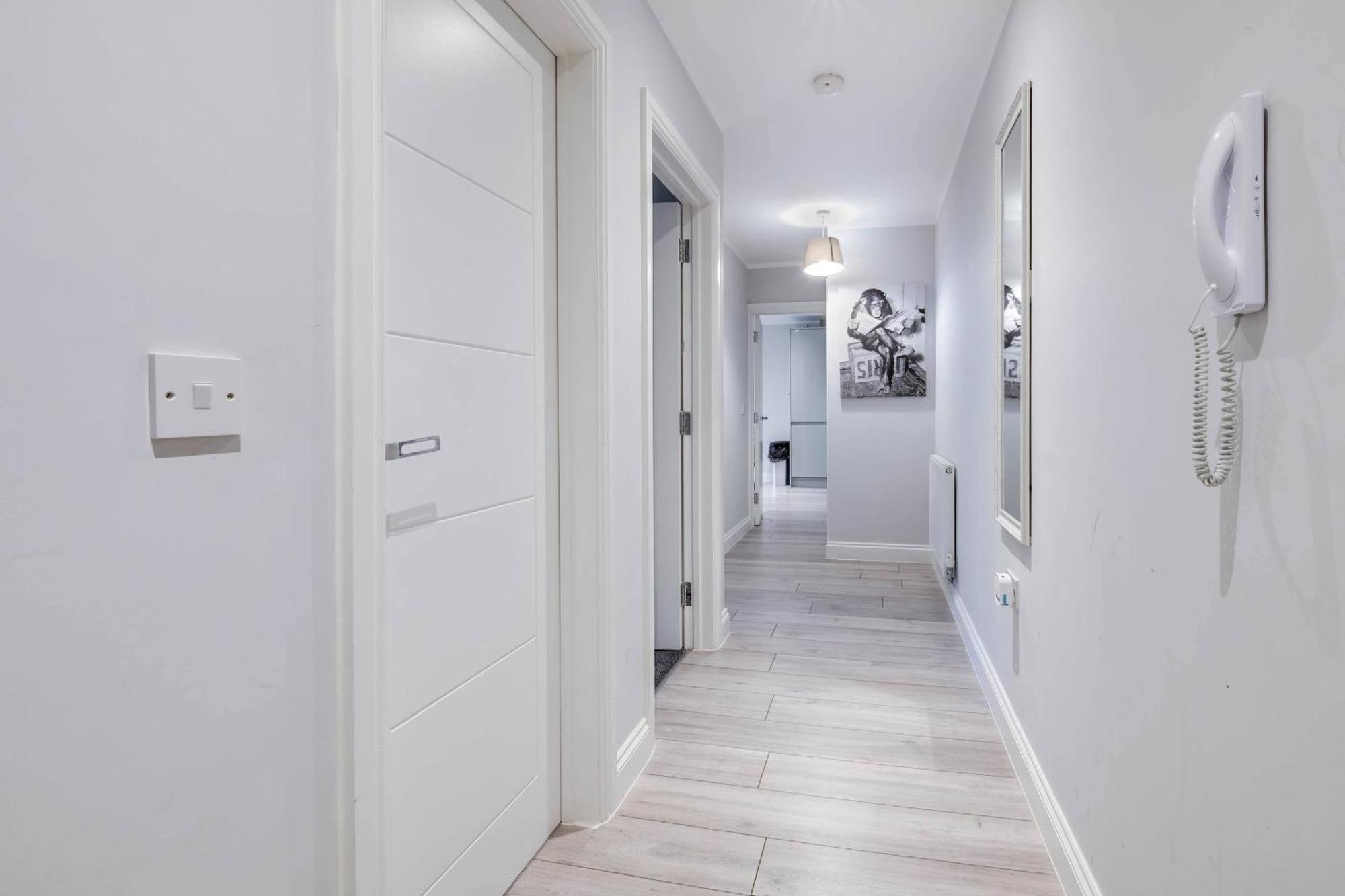 2 Bedroom Penthouse With Parking High Wycombe By 360Stays 외부 사진