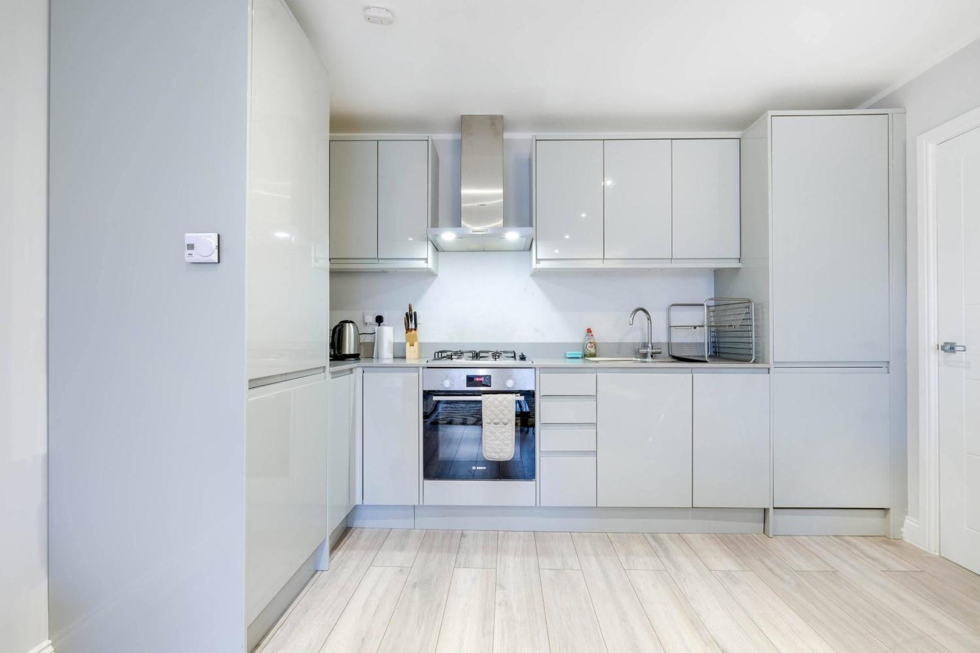 2 Bedroom Penthouse With Parking High Wycombe By 360Stays 외부 사진