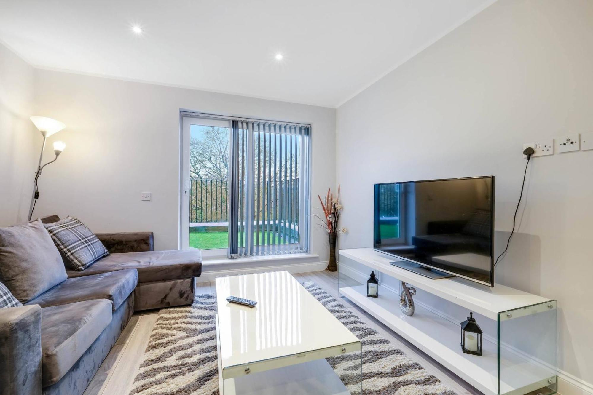 2 Bedroom Penthouse With Parking High Wycombe By 360Stays 외부 사진