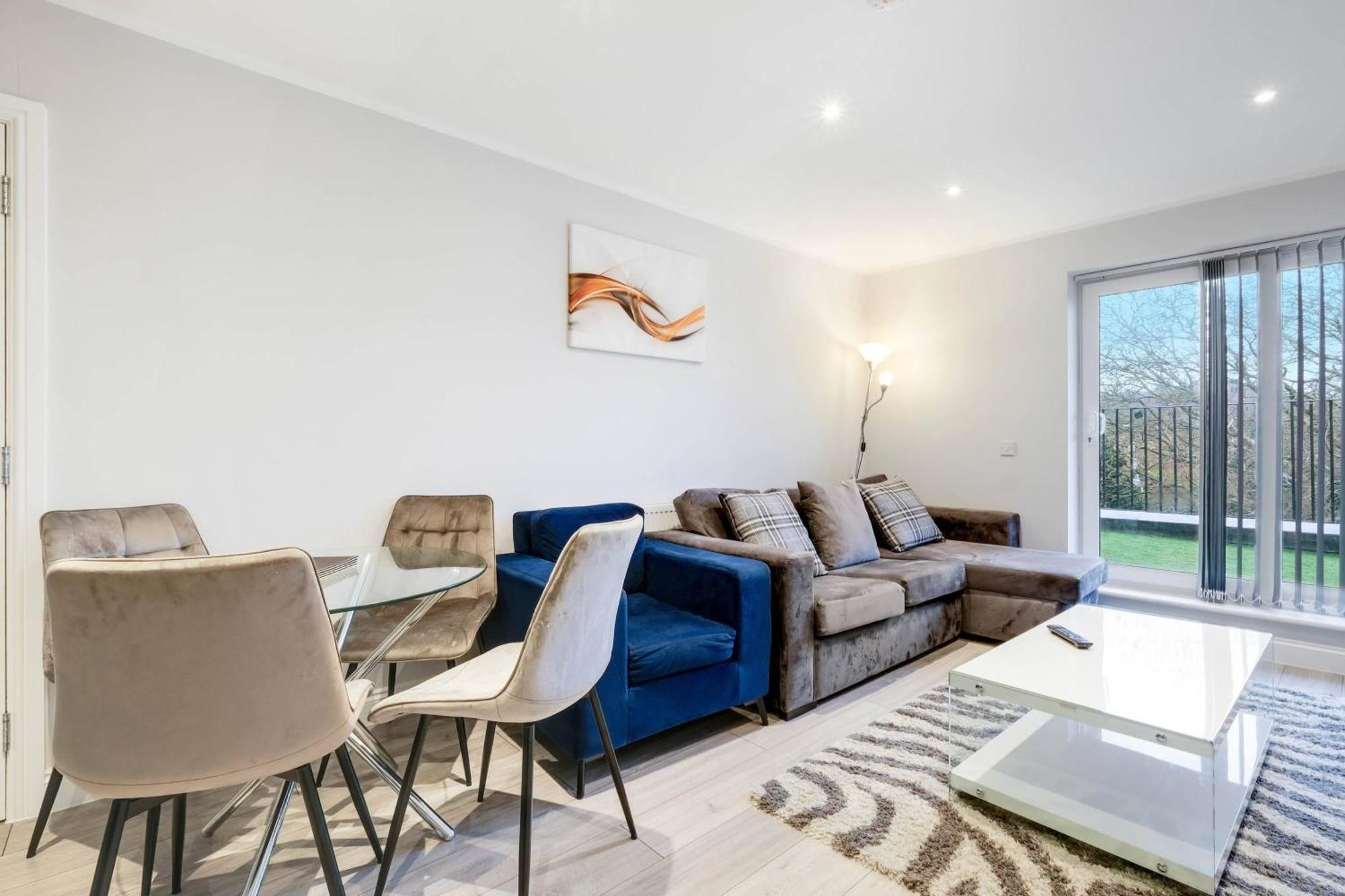 2 Bedroom Penthouse With Parking High Wycombe By 360Stays 외부 사진