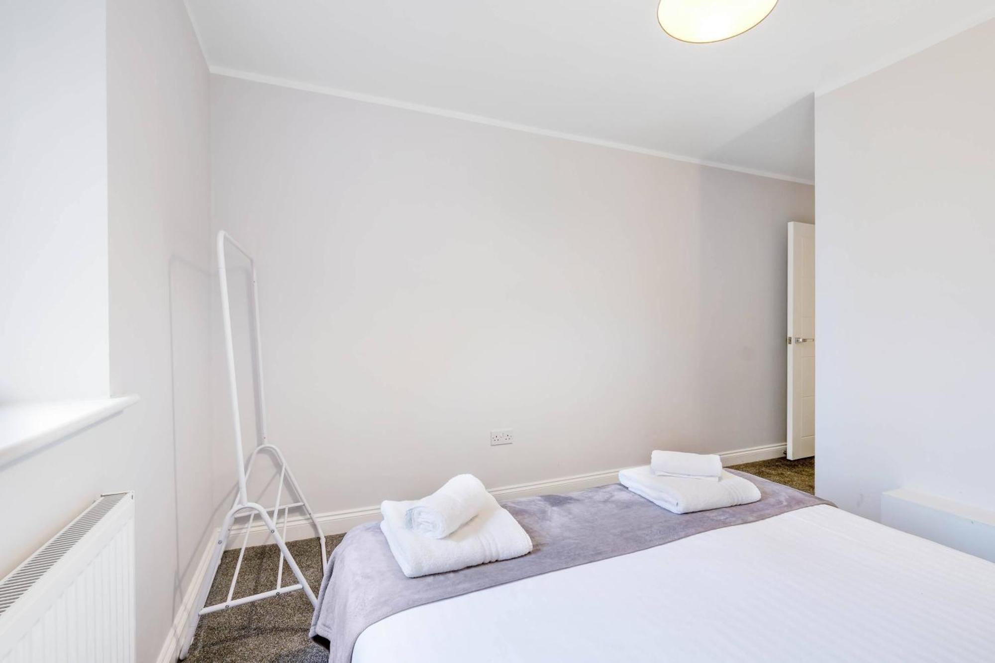 2 Bedroom Penthouse With Parking High Wycombe By 360Stays 외부 사진