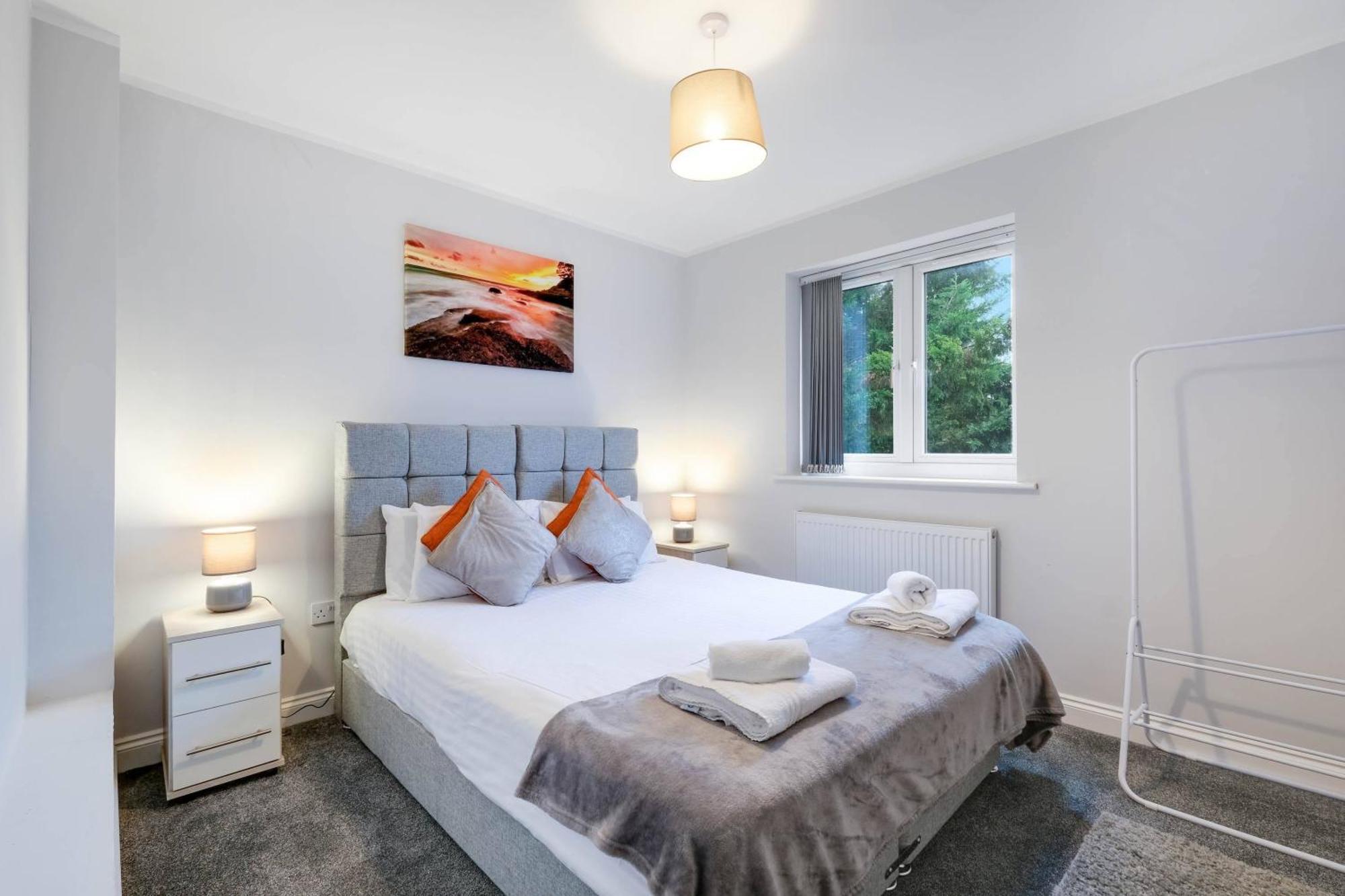 2 Bedroom Penthouse With Parking High Wycombe By 360Stays 외부 사진