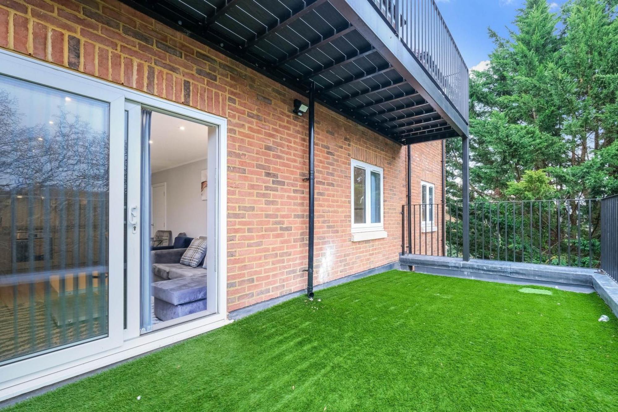 2 Bedroom Penthouse With Parking High Wycombe By 360Stays 외부 사진