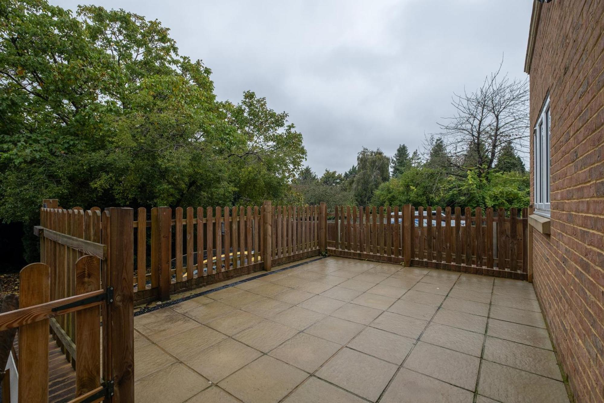 2 Bedroom Penthouse With Parking High Wycombe By 360Stays 외부 사진