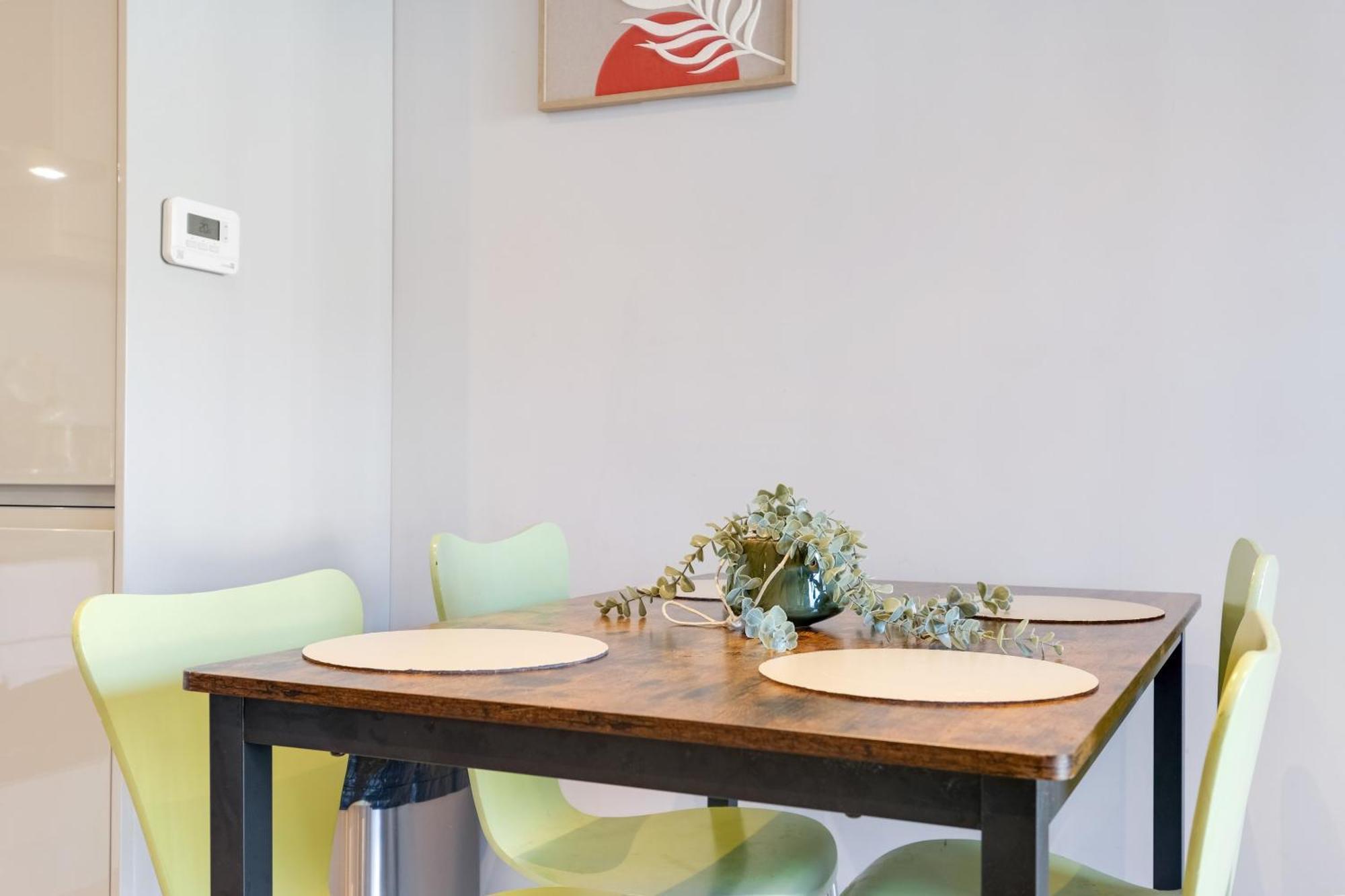 2 Bedroom Penthouse With Parking High Wycombe By 360Stays 외부 사진