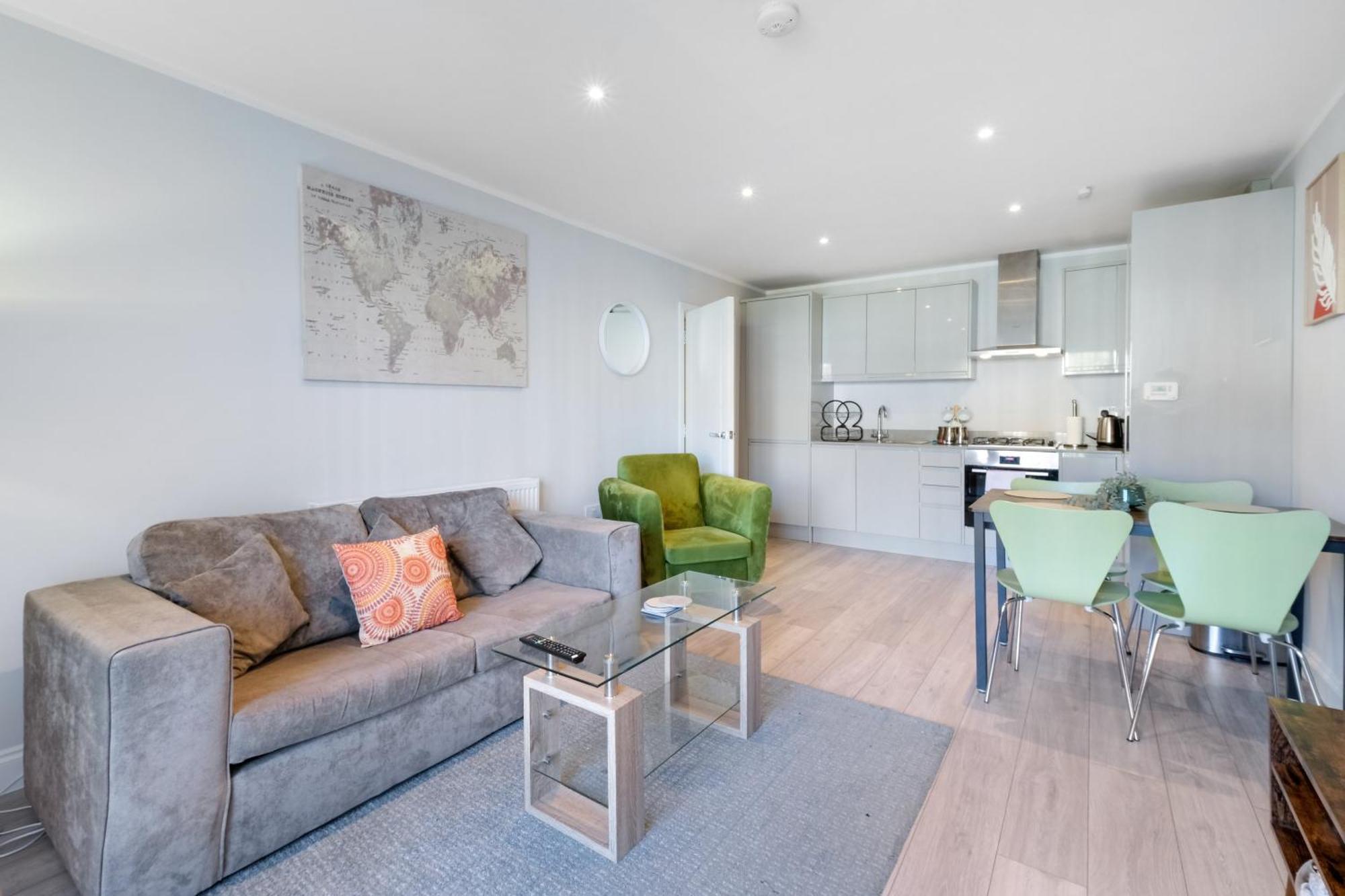 2 Bedroom Penthouse With Parking High Wycombe By 360Stays 외부 사진