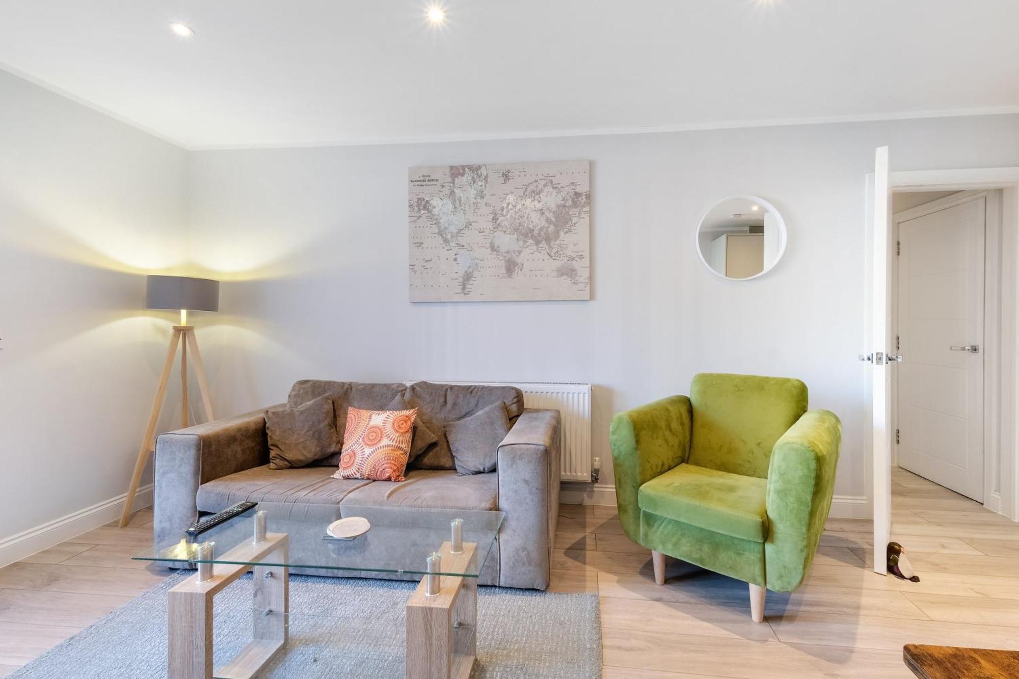 2 Bedroom Penthouse With Parking High Wycombe By 360Stays 외부 사진