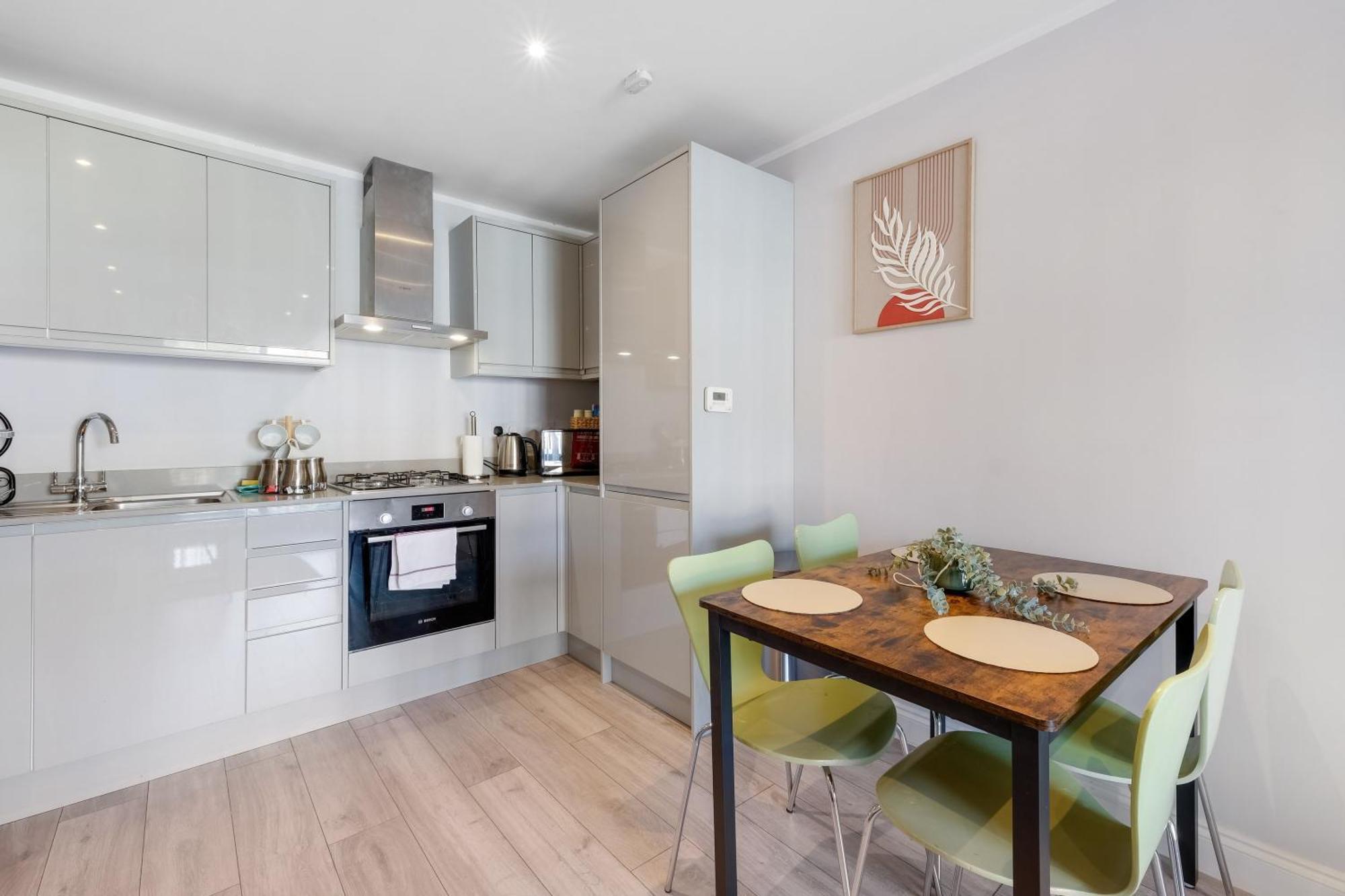 2 Bedroom Penthouse With Parking High Wycombe By 360Stays 외부 사진
